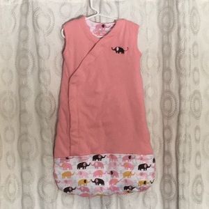 Magnetic closure sleep sack